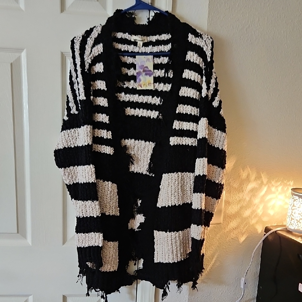 Striped Black and White Women Sweater ee:some